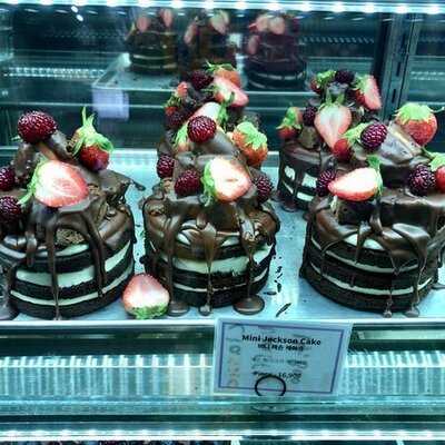 컨버세이션 케이크 바이 니나 굳코바