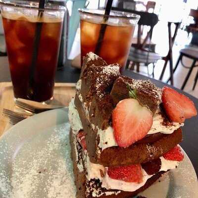 컨버세이션 케이크 바이 니나 굳코바