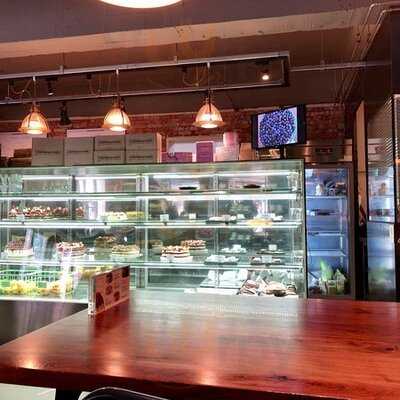 컨버세이션 케이크 바이 니나 굳코바