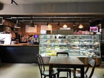 컨버세이션 케이크 바이 니나 굳코바