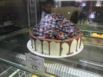 컨버세이션 케이크 바이 니나 굳코바