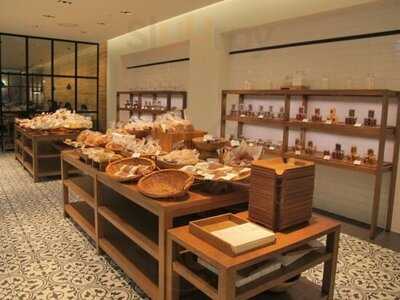 아티제 역삼신라스테이점