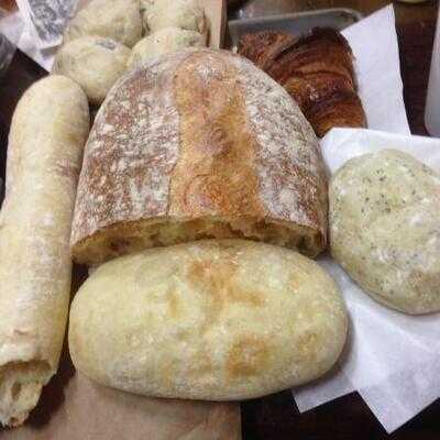 폴앤폴리나 서교점