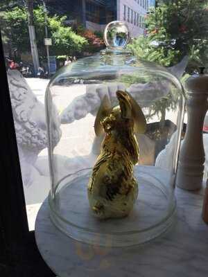 더 플라잉 팬 화이트