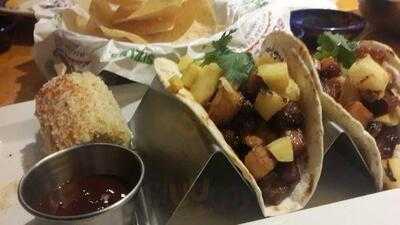 온 더 보더 신촌점