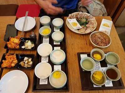 잘빠진메밀 익선동점