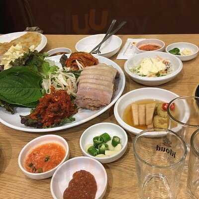 바른식 시골보쌈 & 감자옹심이 사당본점