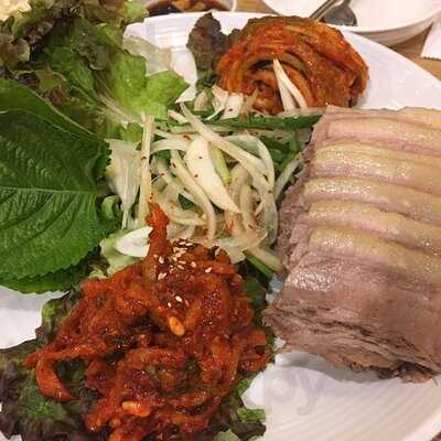 바른식 시골보쌈 & 감자옹심이 사당본점