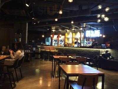 슬링 펍앤브런치