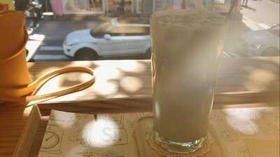 스킨푸드 카페 컨셉스토어 가로수길점