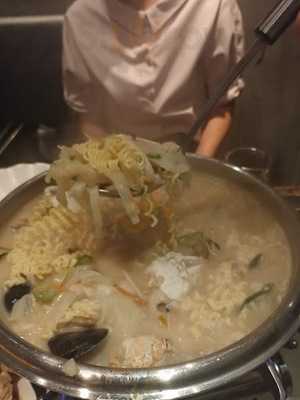 불판돼지껍데기전문점