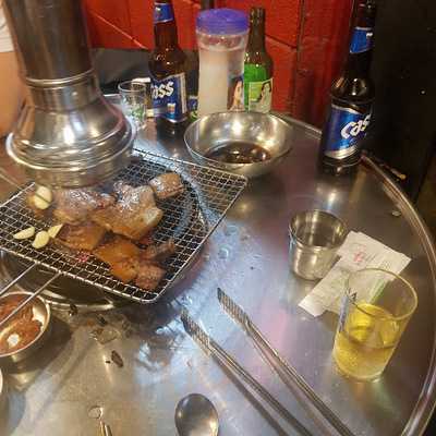 불판돼지껍데기전문점