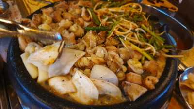 불판돼지껍데기전문점