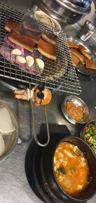 불판돼지껍데기전문점