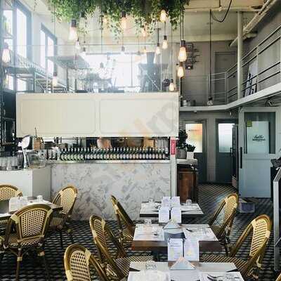 더 고져스 키친 & 펍