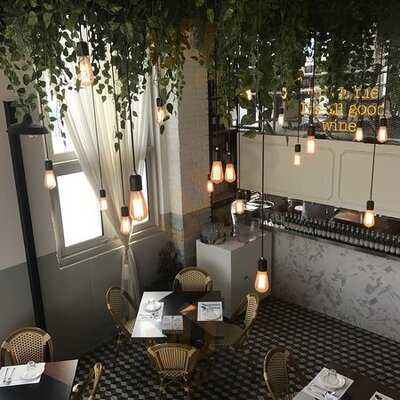 더 고져스 키친 & 펍