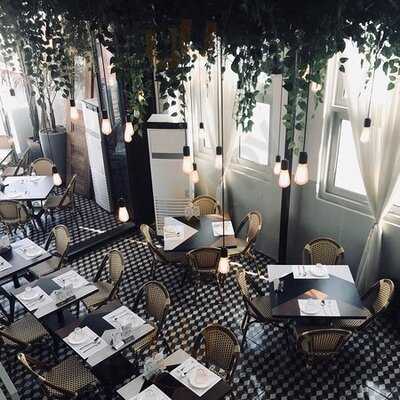 더 고져스 키친 & 펍