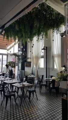 더 고져스 키친 & 펍