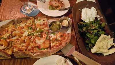 코요테살룬피자앤바