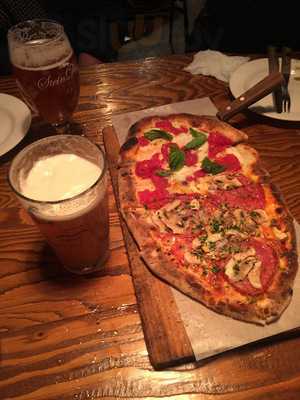 코요테살룬피자앤바