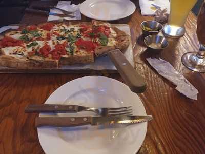 코요테살룬피자앤바