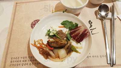 홀리차우 명동점