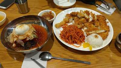 매콩돈까스와냉면