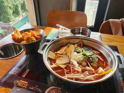 T.g.i.f. 대학로점