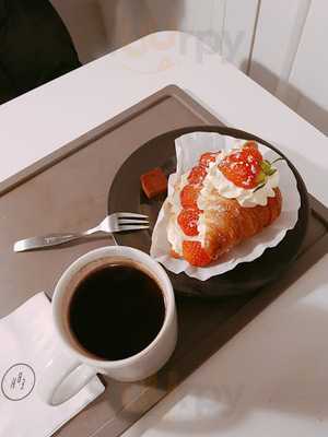 애브리씽벗더히어로