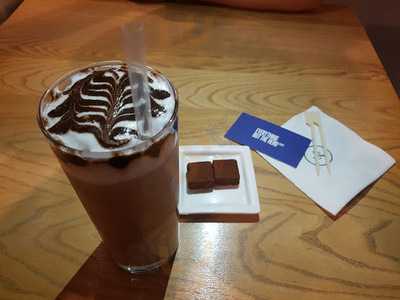 애브리씽벗더히어로