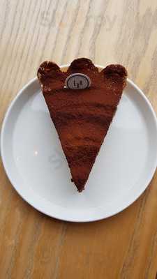 애브리씽벗더히어로