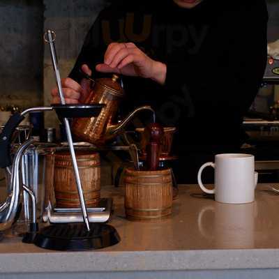 애브리씽벗더히어로