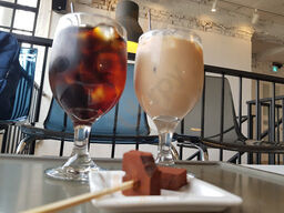 애브리씽벗더히어로