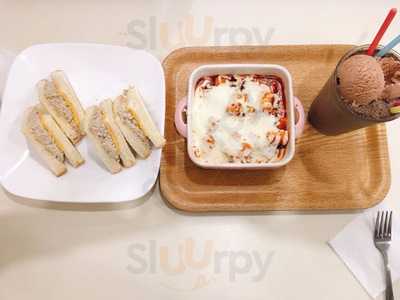 빵사이에낀과일