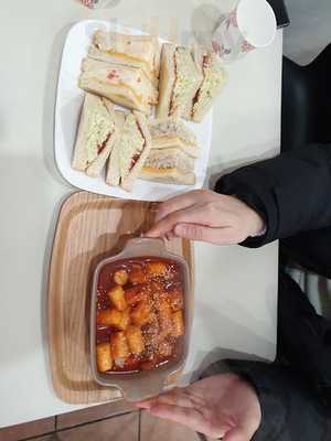 빵사이에낀과일