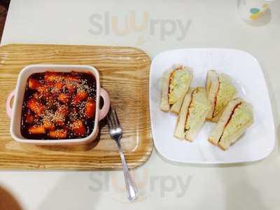 빵사이에낀과일