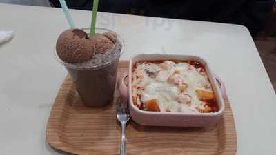 빵사이에낀과일