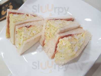 빵사이에낀과일