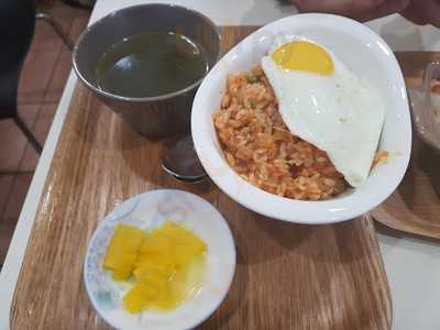 빵사이에낀과일