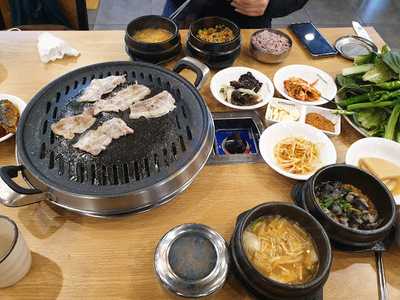 최서방네우렁쌈밥