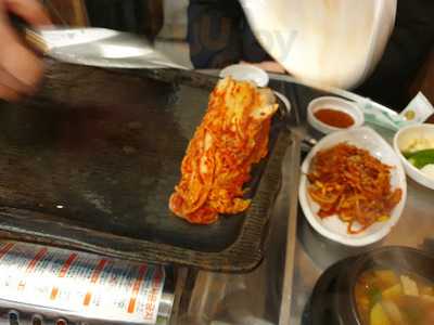 신김치생삼겹살