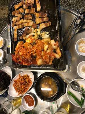 신김치생삼겹살