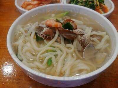 솔향기해물손칼국수