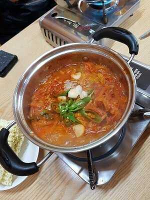 굴레방 다리김치찌개