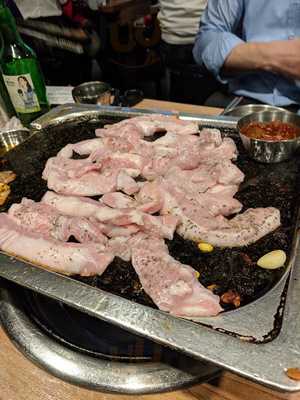 칼맞은삼겹살