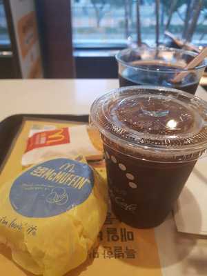 맥도날드 신사역점