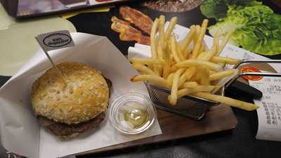 맥도날드 신사역점