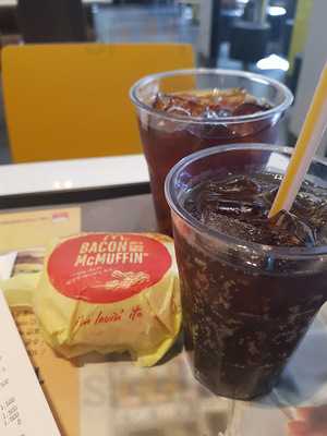 맥도날드 신사역점