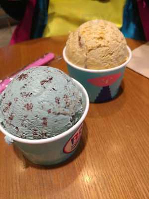 배스킨라빈스 홍대역