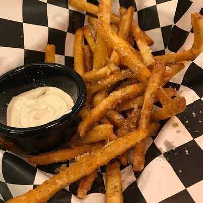 폴리스슬라이스하우스브릭오븐피자 파미에스테이션